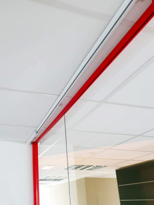 Sound absorbing false ceiling with modular panels